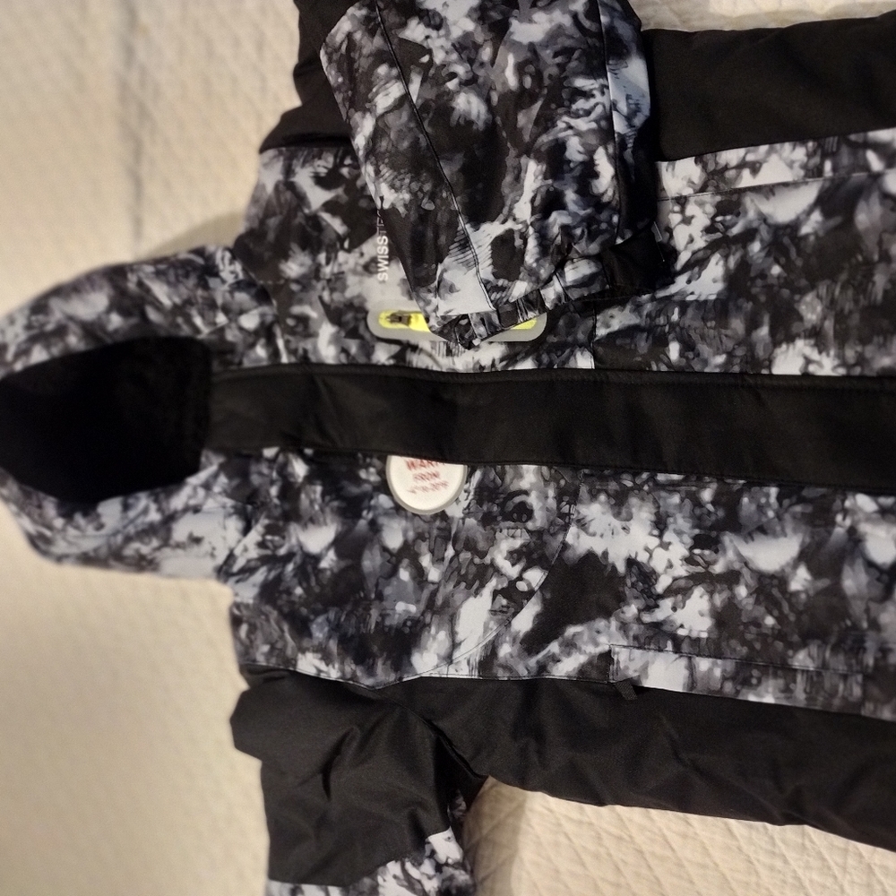 Swiss tech boys jacket 4 in 1,  size 4-5T color;black